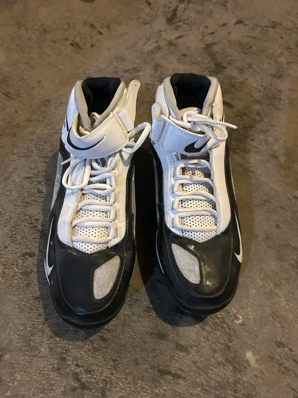 Nike Mens Black and White Baseball Cleats